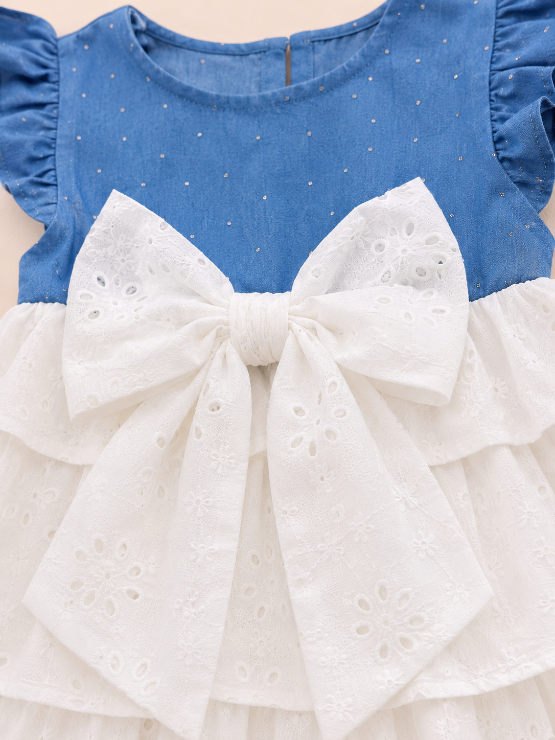 Abitino Bambina Elegante con Fiocco e Balze Sangallo – 12/36 Mesi - immagine 2